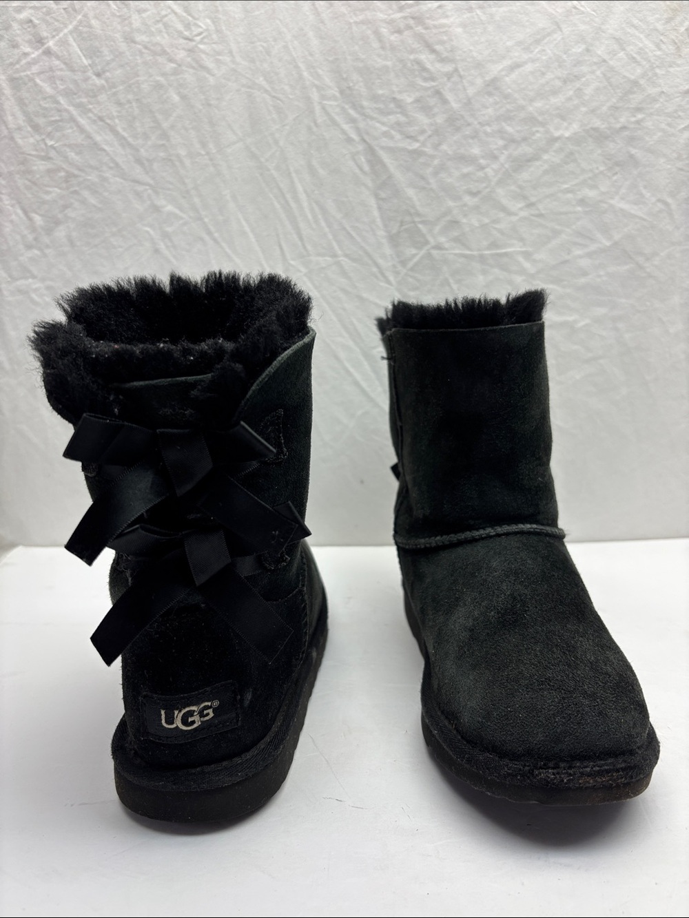 UGG Bailey Bows Boots, SZ 4 big girl, box 55
